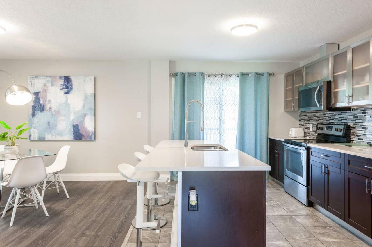 Entire 2 Bedroom Apartment Uptown Waterloo - E2 מראה חיצוני תמונה