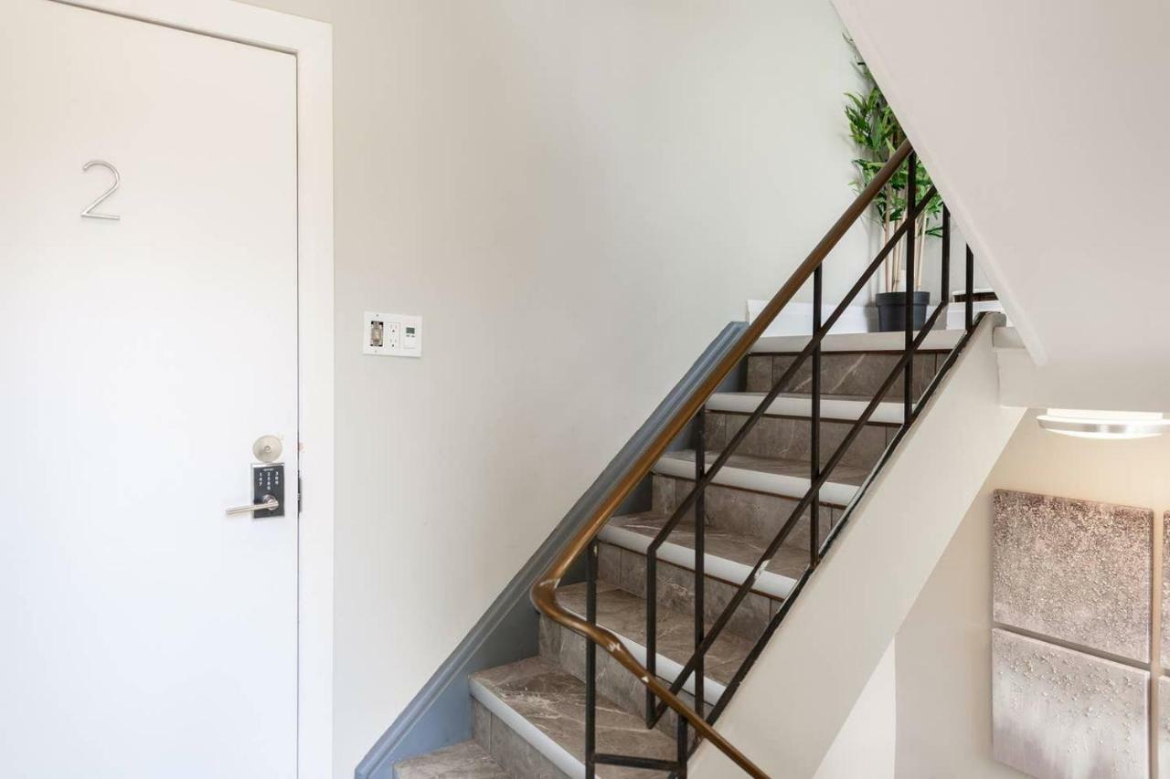 Entire 2 Bedroom Apartment Uptown Waterloo - E2 מראה חיצוני תמונה