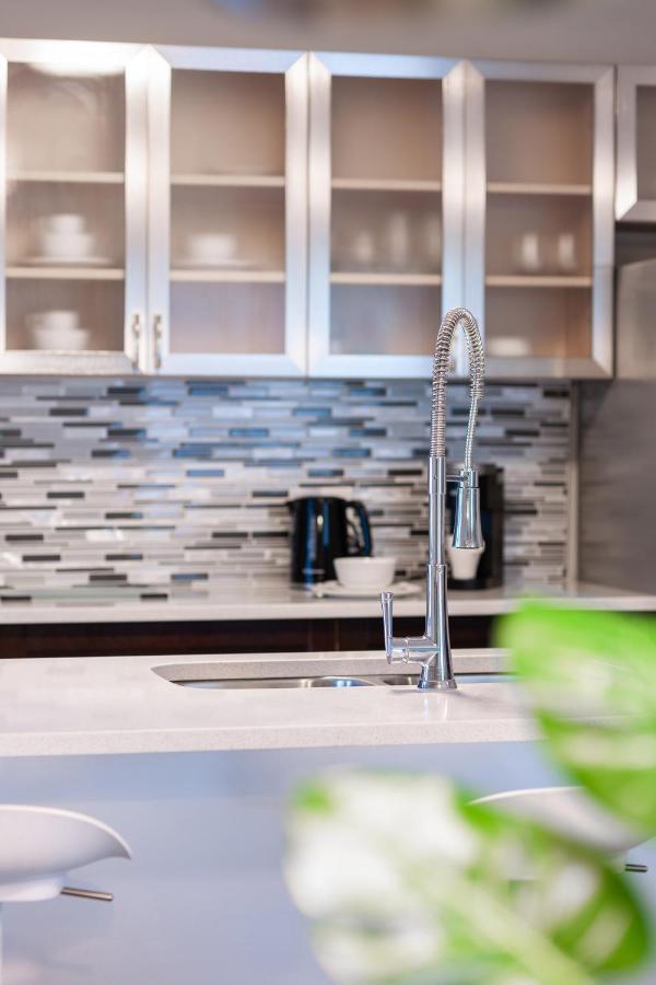Entire 2 Bedroom Apartment Uptown Waterloo - E2 מראה חיצוני תמונה